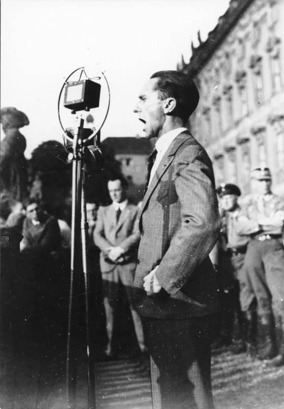 Jozefs Gebelss uzstājas ar... Autors: Lestets Kā Hitlers uzvarēja vēlēšanās