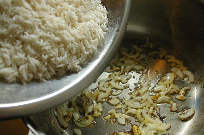Pievieno nosusinātus rīsus un... Autors: Cigors7 Jērs Indiešu stilā, Draudzene ēda un slavēja!