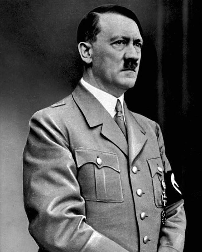 SANIKNOTS PŪLIS GANDRĪZ... Autors: angelsss51 5 fakti no Hitlera dzīves, kas varēja izmainīt vēsturi