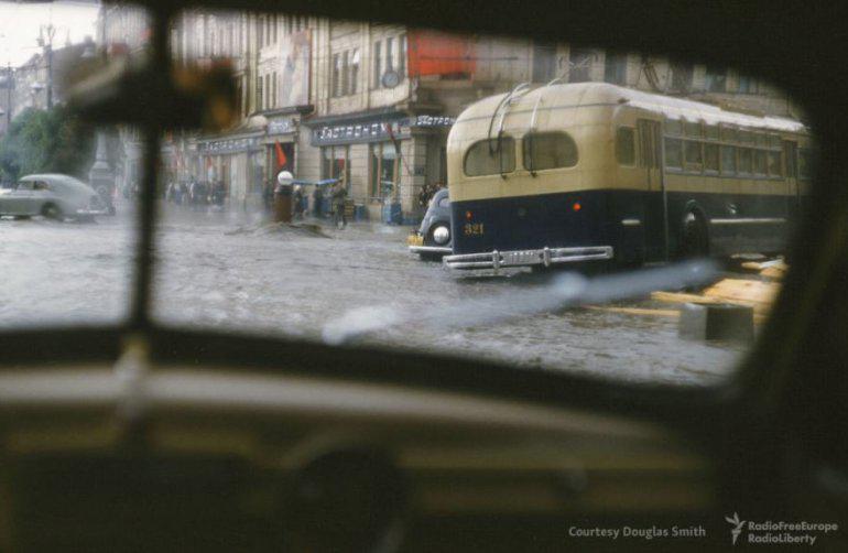 Autobuss un auto... Autors: 100 A Reti redzēti kadri no Staļina ēras, kurus uzņēmis ASV spiegs!