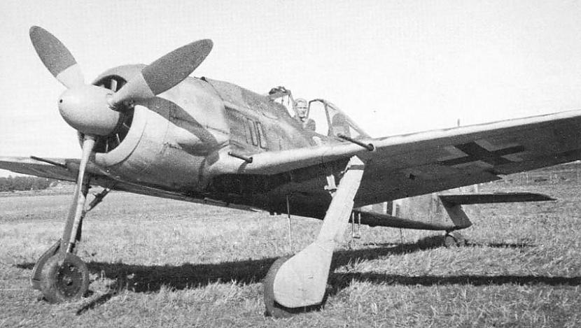 Pēc apmācības kursu... Autors: ThatGrumpyGuy Latviešu iznīcinātāju piloti Otrajā pasaules karā Vācijas Gaisa spēkos.