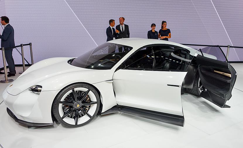 2020 gads ir beigu... Autors: The Next Tech Porsche izskatīgais Teslas konkurents būs uz ceļiem jau 2019. gadā