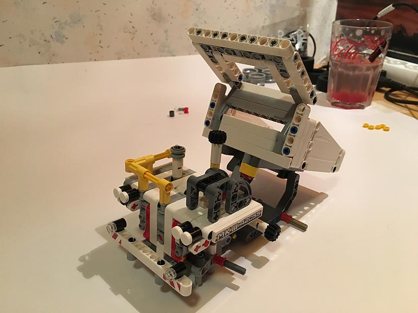 Samontējam visu kopā ndash... Autors: Fosilija Montējam lielāko LEGO Technic modeli – 1. daļa