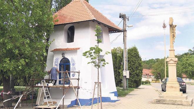 Scaronī ciematiņa kapela ir... Autors: baarnijs03 Čehu vecmāmiņa ciematu pārvērš mākslas galerijā