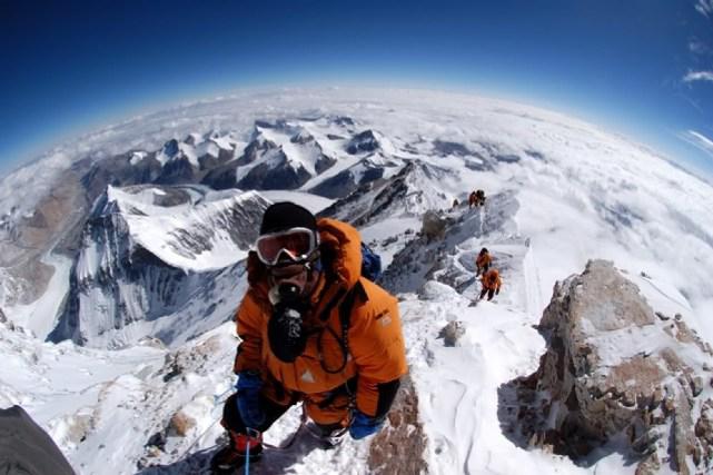 Kalnā Everests ir apmēram 200... Autors: angelsss51 10 šokējoši fakti.