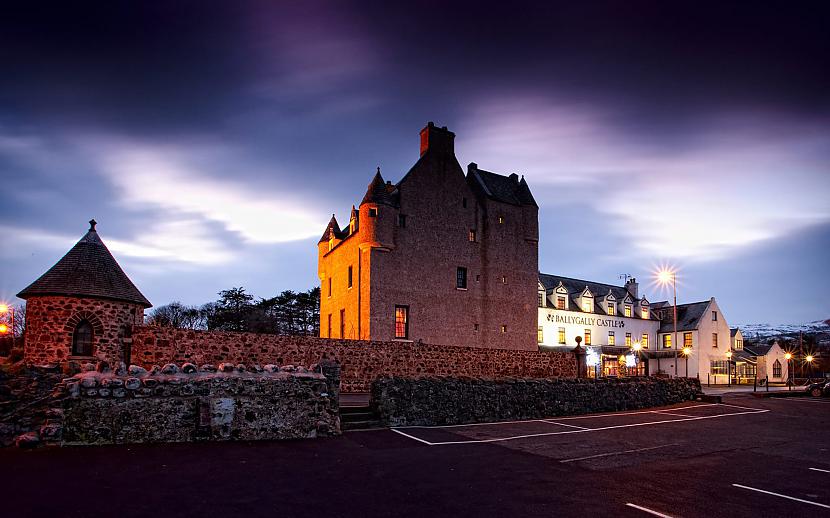 Ballygally Castle Ziemeļīrija ... Autors: angelsss51 Dažas populāras viesnīcas, kuras apmeklē arī spoki