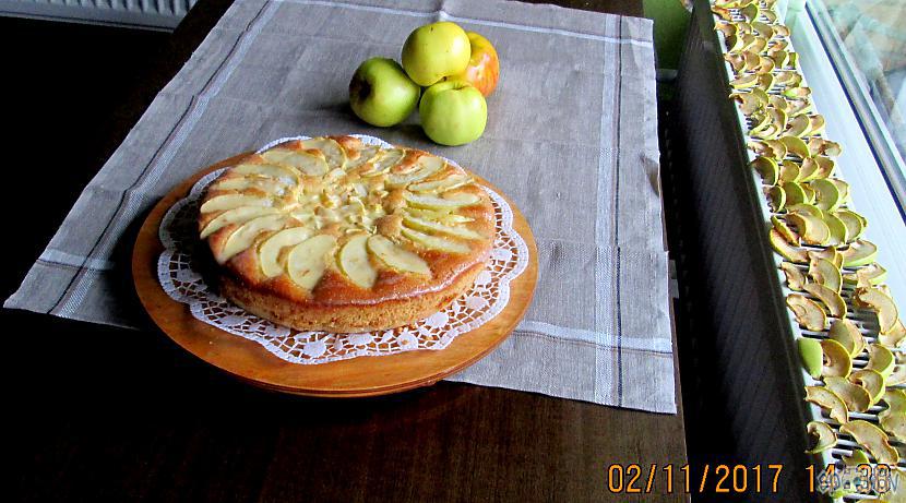 Ābolu pīrāgam mazliet... Autors: rasiks Vēl viena ābolu diena
