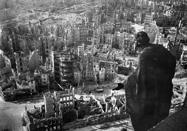 Pilsētu bombardēscaronana... Autors: Panzer TOP 10 Sabiedroto kara noziegumi Otrajā pasaules karā