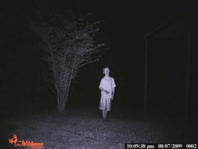 Dīvains puisēns Autors: evija35.spoki 14 baisākie kadri no nakts redzamības medību kamerām