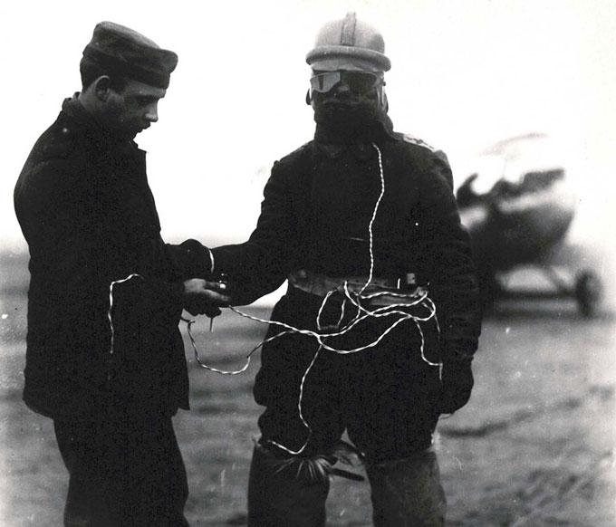 Vācu lidotājs ar apsildāmo... Autors: Lestets 1. pasaules kara ieroči un tehnoloģijas | 2. daļa
