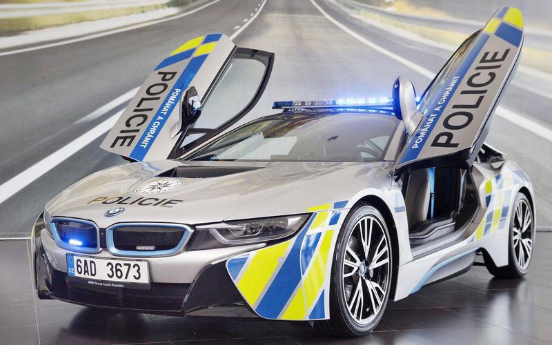 BMW i8 ČehijaKad BMW... Autors: Charged 40 Interesantākie policijas auto pasaulē.