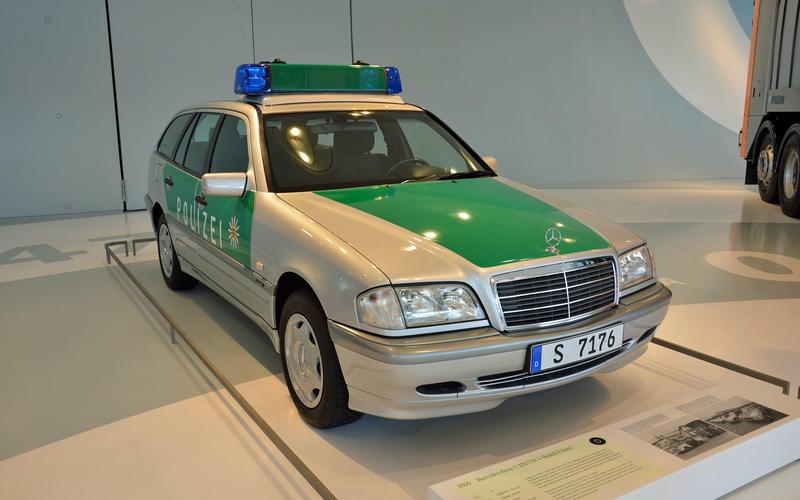 MercedesBenz C220 CDI VācijaNo... Autors: Charged 40 Interesantākie policijas auto pasaulē.