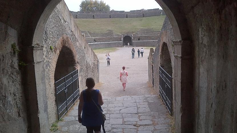  Autors: turistsr@speles Nedaudz no Pompejas, Itālija.