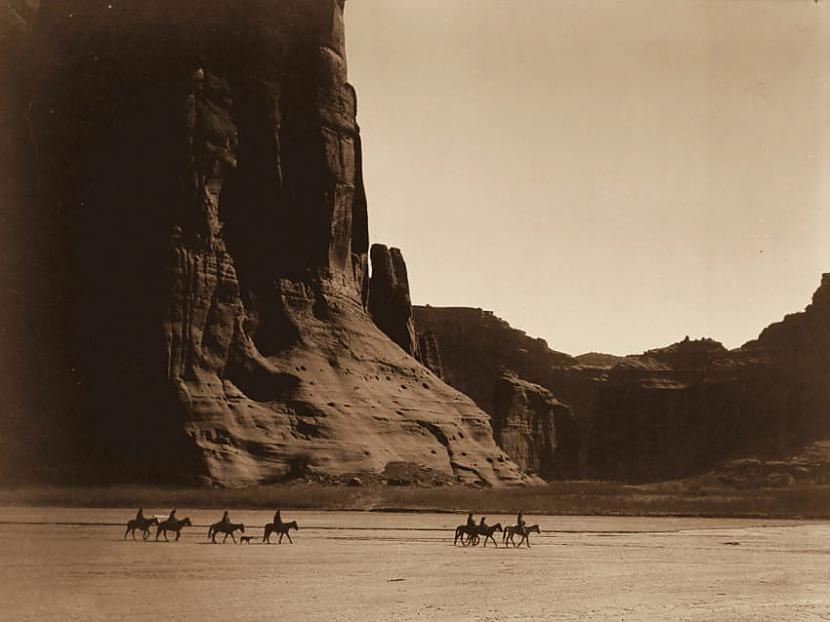 Navajo cilts Čellijas kanjonā... Autors: Lestets Reti attēli par gandrīz aizmirsto Amerikas indiāņu vēsturi