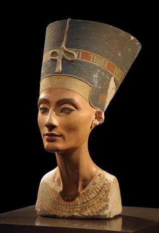 Nefertiti sejas statuja Var... Autors: Zigzig Atjaunota senās Ēģiptes karalienes Nefertiti seja