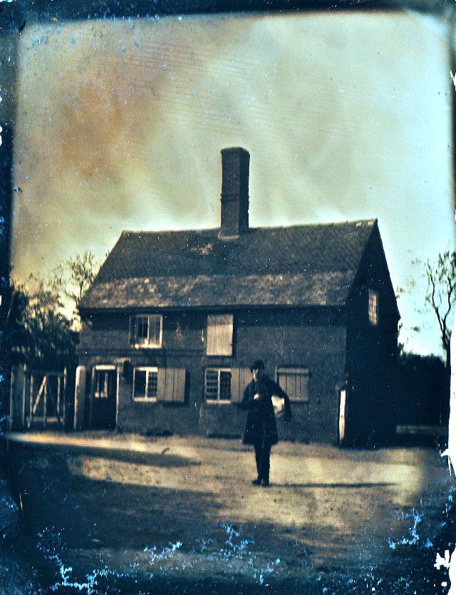 Vīrietis pie mājas kaut kur... Autors: Lestets Agrīnās fotogrāfijas: kāda bija dzīve 1840-tajos