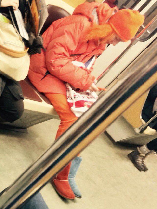 Viņa ir tik oranža ka nespēj... Autors: Latvian Revenger Krievijas metro - visstilīgākie cilvēki mīt šeit!