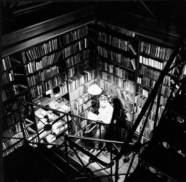 Daiļliteratūras niscarona Autors: Lestets Sinsinati publiskā bibliotēka pirms tās demolācijas 1955. g.