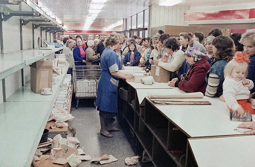 Cilvēku iepirkscaronanās Viļņā... Autors: Lestets PSRS sabrukums vēl neredzētās bildēs