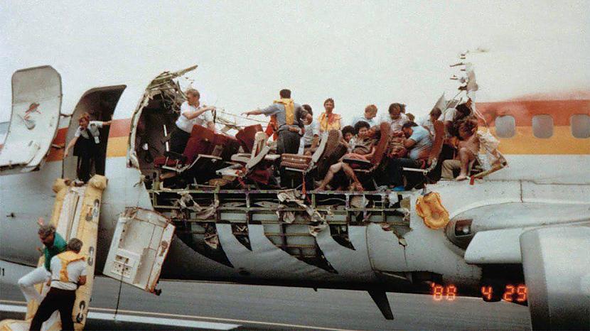 Aloha Airlines reisa 243... Autors: Testu vecis 10 aviokatastrofas, kas mainīja aviāciju
