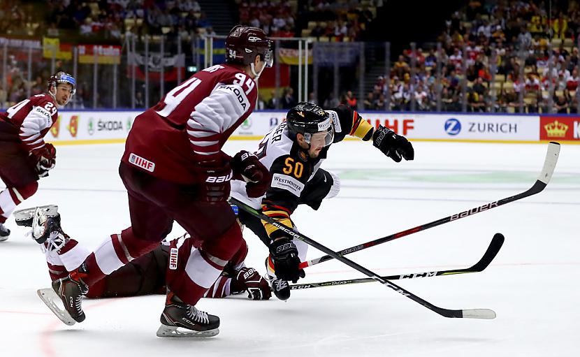 Vai pēc scaronāda mača var... Autors: Latvian Revenger Latvijas hokeja izlase 1. reizi kopš 1997. gada iegūst punktu pret Kanādu(1:2PL)