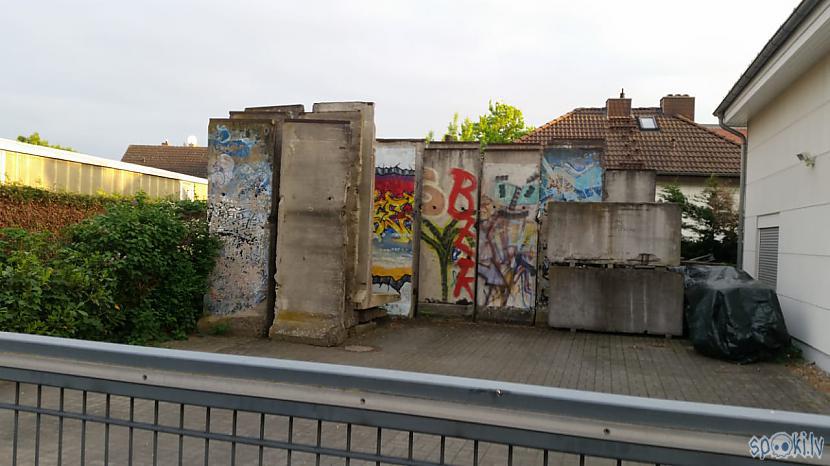 Berlīnes mūra daļa Kāds... Autors: ĶerCiet Berlìne #2
