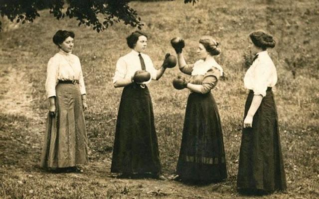 Neskatoties uz to ka tas bija... Autors: Lestets Senākās sieviešu boksa fotogrāfijas