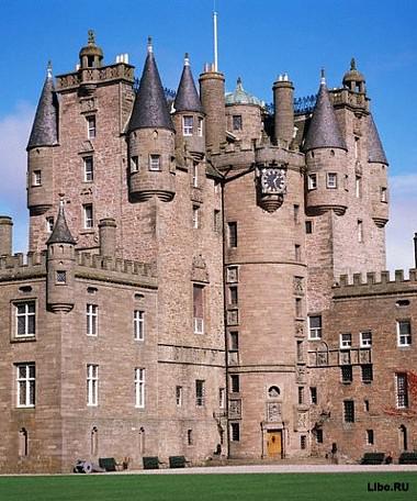 Glemisas pils Skotijas pils... Autors: ĶerCiet Top 10 spokainākās pasaules pilis