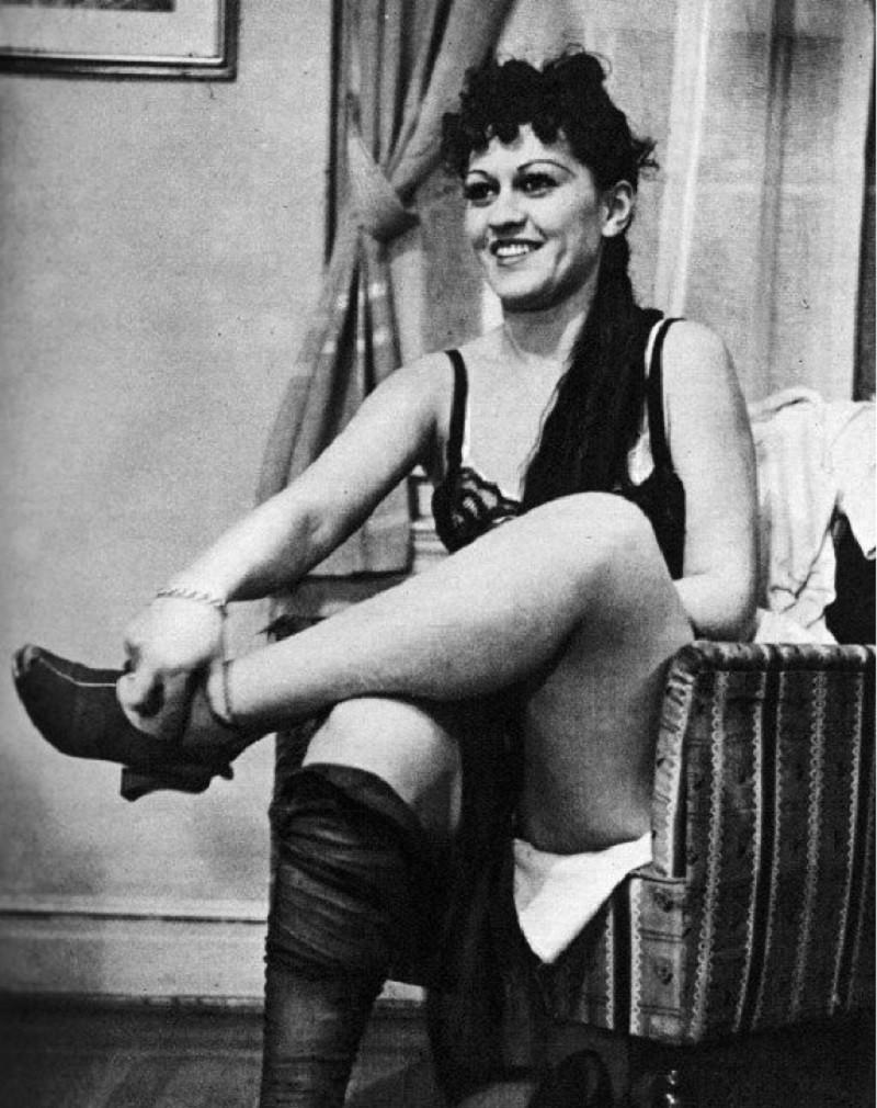 nbspTaču nesmaidi scaronādi ... Autors: matilde Pamācība no 1937. gada, kā sieviete ir jāizģērbjas sava mīļotā vīrieša priekšā