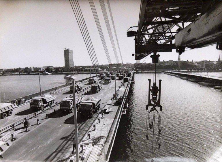 Tilta izturības pārbaude Autors: ĶerCiet Bildes no Vanšu tilta celtniecības 1977/81. gadā