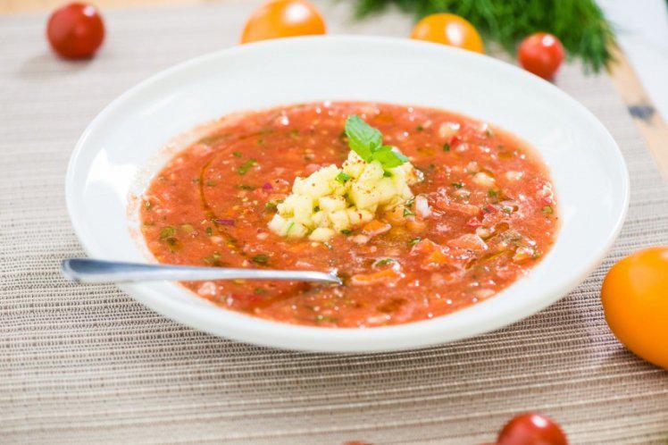 Tev vajadzēs350ml tomātu... Autors: ĶerCiet 10 auksto zupu receptes karstām dienām katrai gaumei