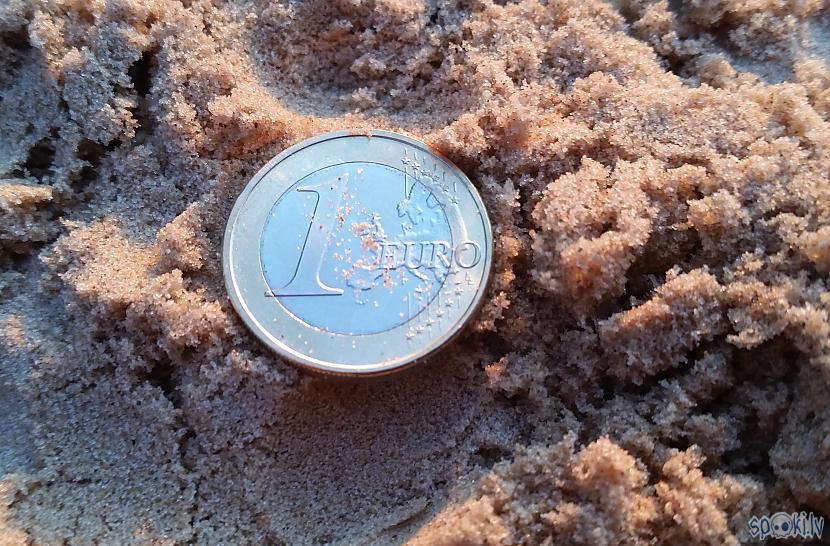 Sākums labs pirmā monēta  eiro Autors: pyrathe Ar metāla detektoru pa pludmali 2018 (mp3 edition)