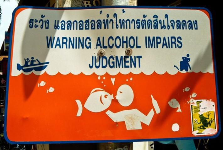 Alkohols pasliktina... Autors: Lestets Smieklīgas brīdinājuma zīmes