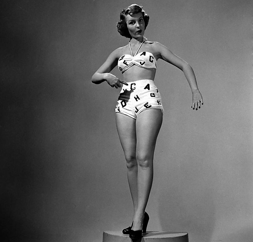  Autors: matilde Galerija: Pirms 72 gadiem pasaulē parādījās mazākais peldkostīms - bikini