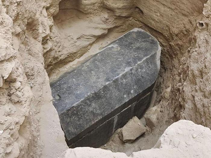 Sarkofāgs ir aptuveni 86 pēdas... Autors: Timofejs Ēģiptē atrod 2000 gadus vecu sarkofāgu