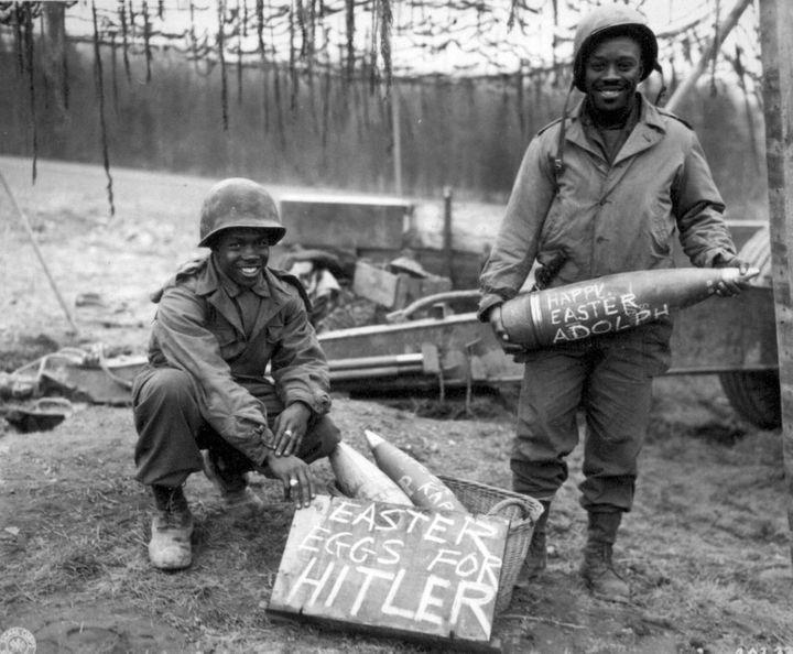 ASV karavīri dekorē bumbas... Autors: Geimeris Vēsturiski attēli, kurus iepriekš nebūsi redzējis!