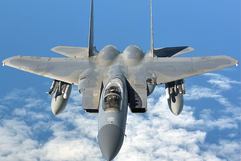 F15C Eagle  41 921  Autors: eduards1537 ASV Gaisa spēki ir atteikušies no šīs lidmašīnas, kāpēc?