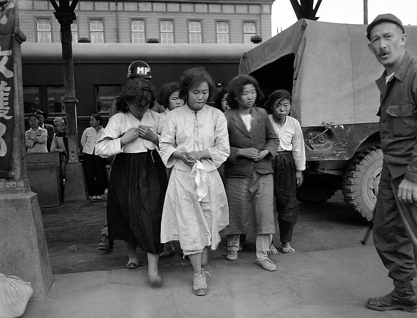 Arī sievietes netika žēlotas... Autors: Altenzo Korejas karš bildēs