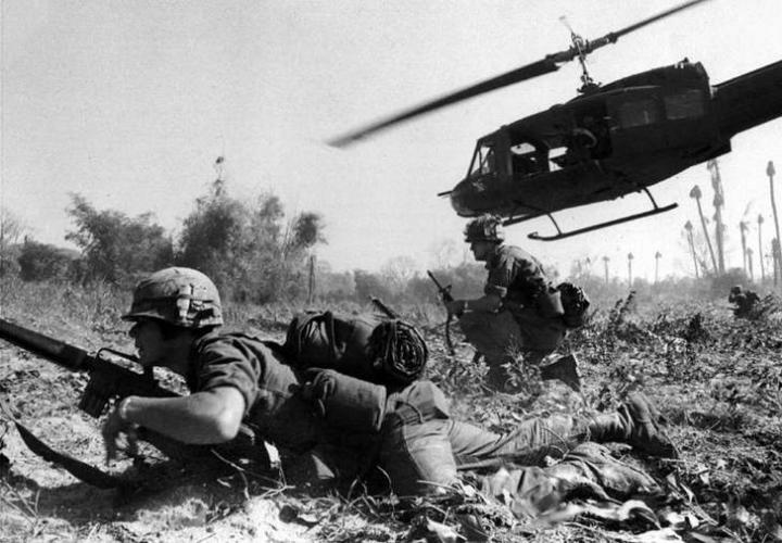 Huey helikopteriBell UH1... Autors: Lestets Vjetnamas karš: nepārveidotas bildes no kaujas lauka