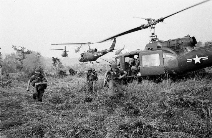 Karavīru piesegscaronana no... Autors: Lestets Vjetnamas karš: nepārveidotas bildes no kaujas lauka