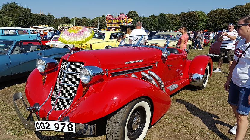  Autors: barbarastreizand UK car show/retro cars