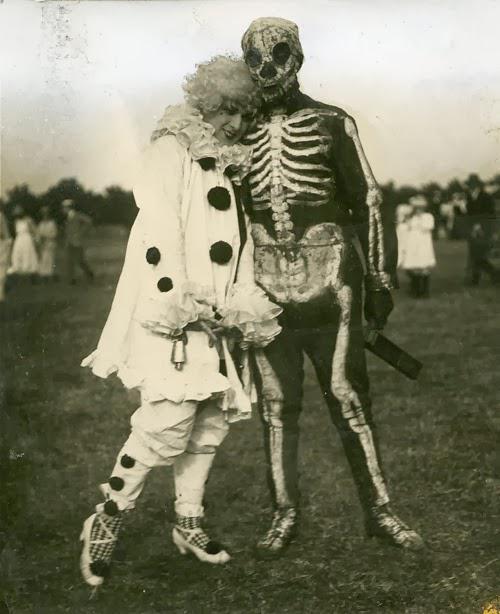  Autors: Fosilija Helovīna tērpi pirms 100 gadiem