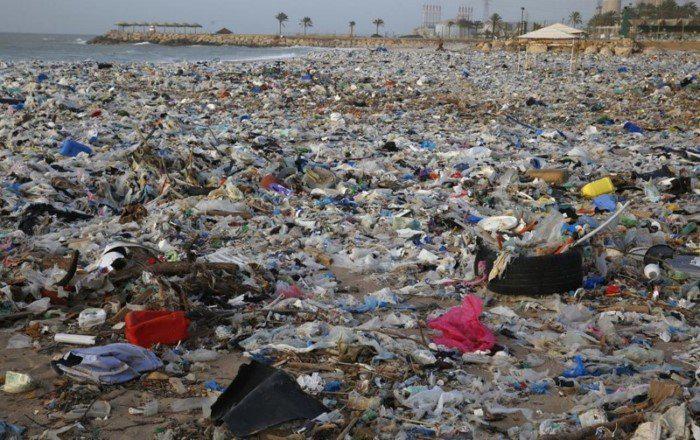  Autors: Fosilija Planēta ātri vien varētu iet postā zem plastmasas atkritumiem!