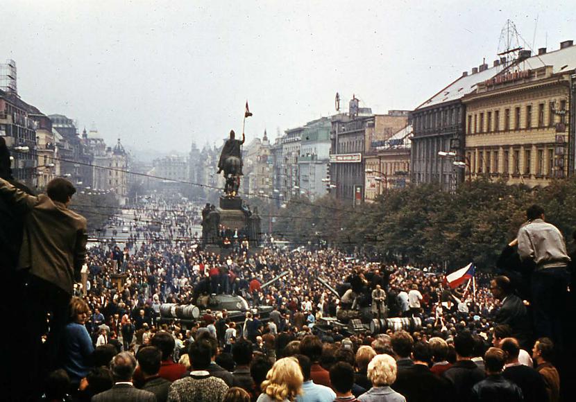 Protestētāji Venčeslas laukumā Autors: Lestets Kā PSRS ieradās, lai sagrautu 1968. g. Prāgas pavasari