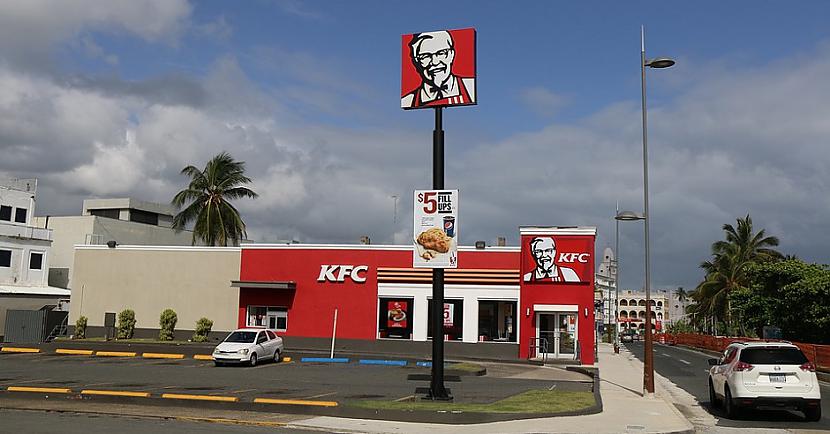 Viņa bērnība bija grūta 5 gadu... Autors: Lestets Nu ļoti garšīgi fakti par "Kentucky Fried Chicken" dibinātāju pulkvedi Sandersu