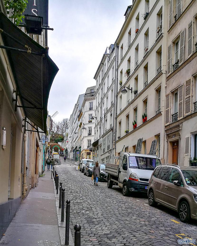 Lai arī Montmartre ir tūristu... Autors: Fosilija Ceļojums uz Parīzi 4. sērija