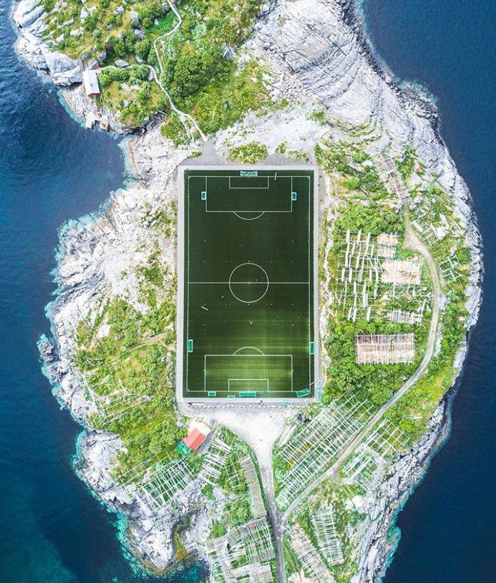 Henningsvaeligr futbola... Autors: Lestets 20 pārsteidzošas Sjēnas Starptautiskās fotoizstādes fotogrāfijas