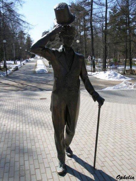 Piemineklis Georgijam Vicinam... Autors: Latvian Revenger Mazliet nostalģijas - slavenu PSRS laika tēlu pieminekļi