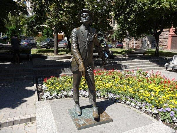 Kijevā atrodams piemineklis... Autors: Latvian Revenger Mazliet nostalģijas - slavenu PSRS laika tēlu pieminekļi