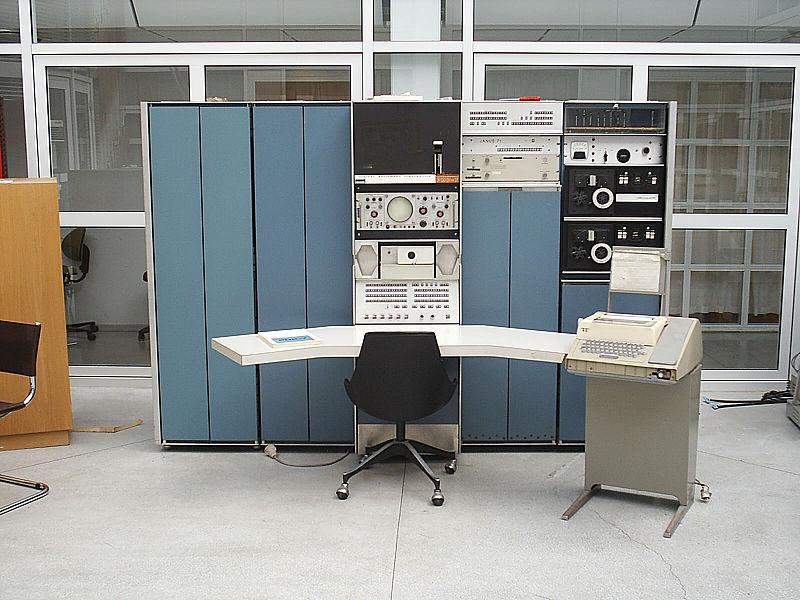 Scaronis ir PDP7 minidators... Autors: Lestets Lai šie attēli ir atgādinājums tehnoloģijas progresam!